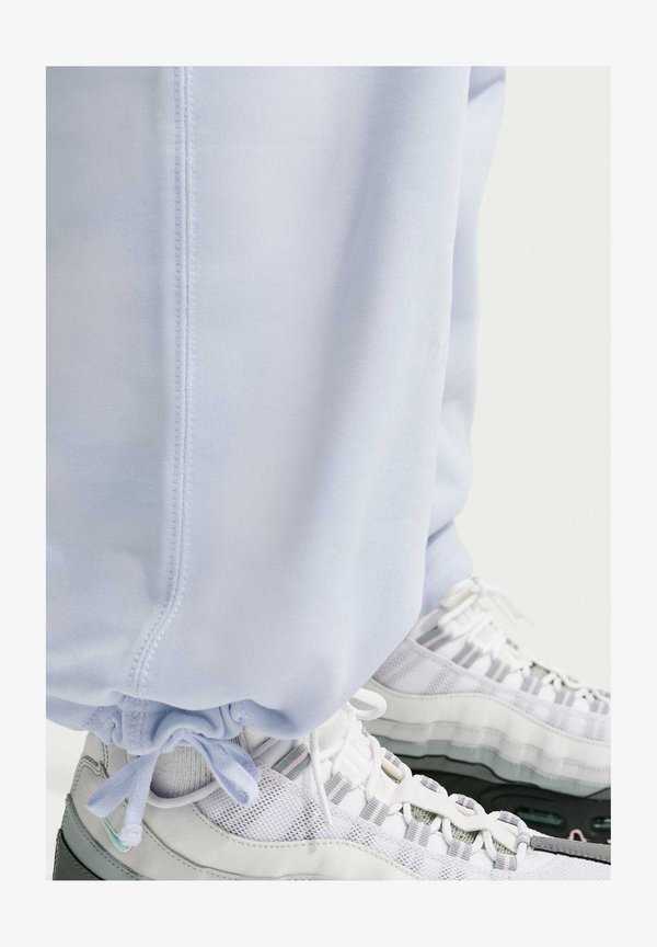 Nike Sportswear M NL SOLO SWSH BB OH PANT - Tracksuit bottoms - football grey football grey white