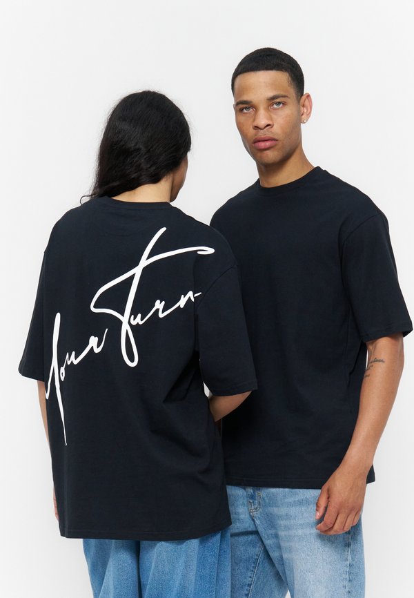 YOURTURN by Zalando BIG SCRIPT LOGO OVERSIZED FIT