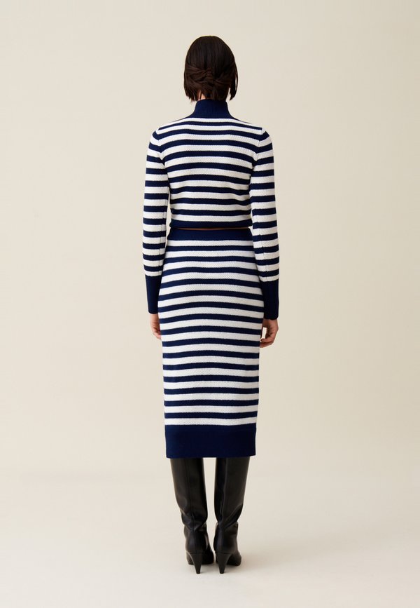 Claudie Pierlot MAAYENMARINIERE