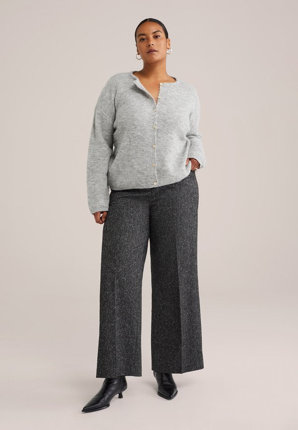 WE Fashion CURVE