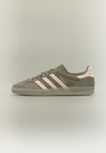 adidas Originals GAZELLE INDOOR UNISEX - Trainers - olive strata/clay
