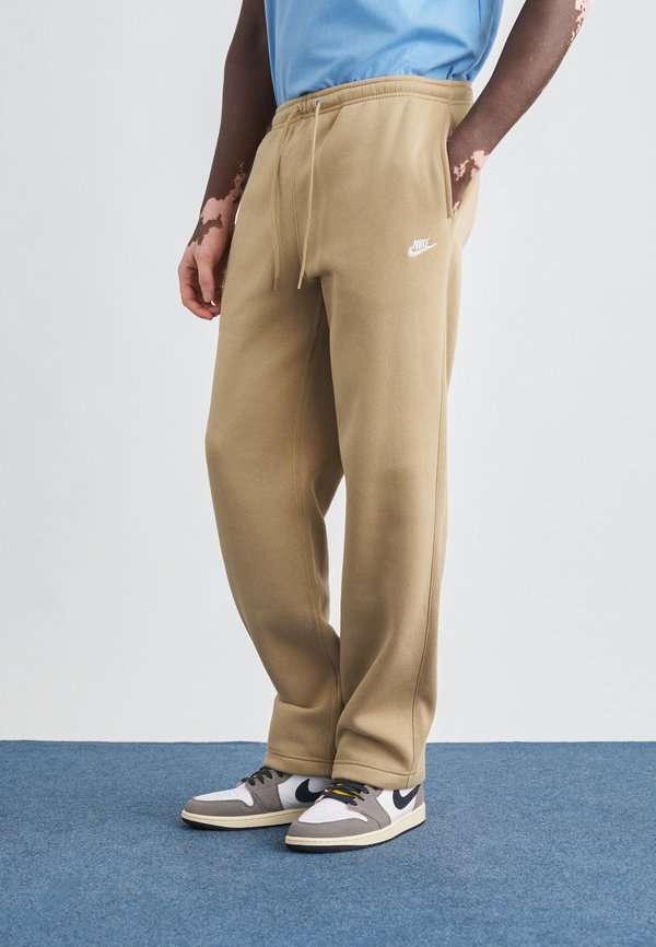 Nike Sportswear CLUB PANT - Tracksuit bottoms - parachute beige/obsidian