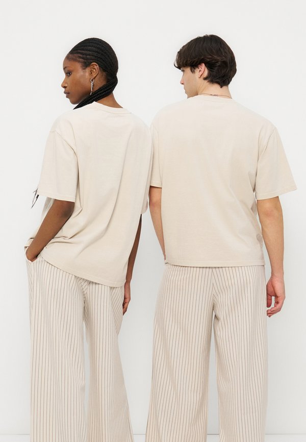 YOURTURN by Zalando OVERSIZED FIT WITH SEAMS AND EMBRO