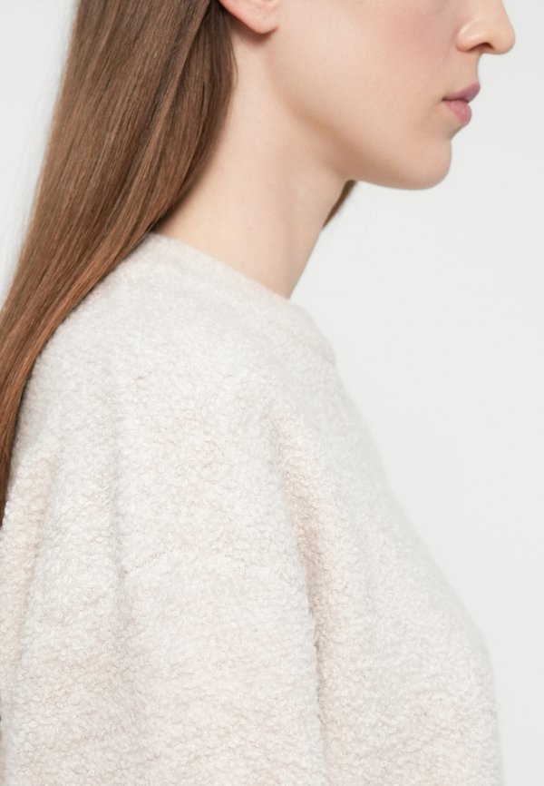 CLOSED CREW NECK LONG SLEEVE