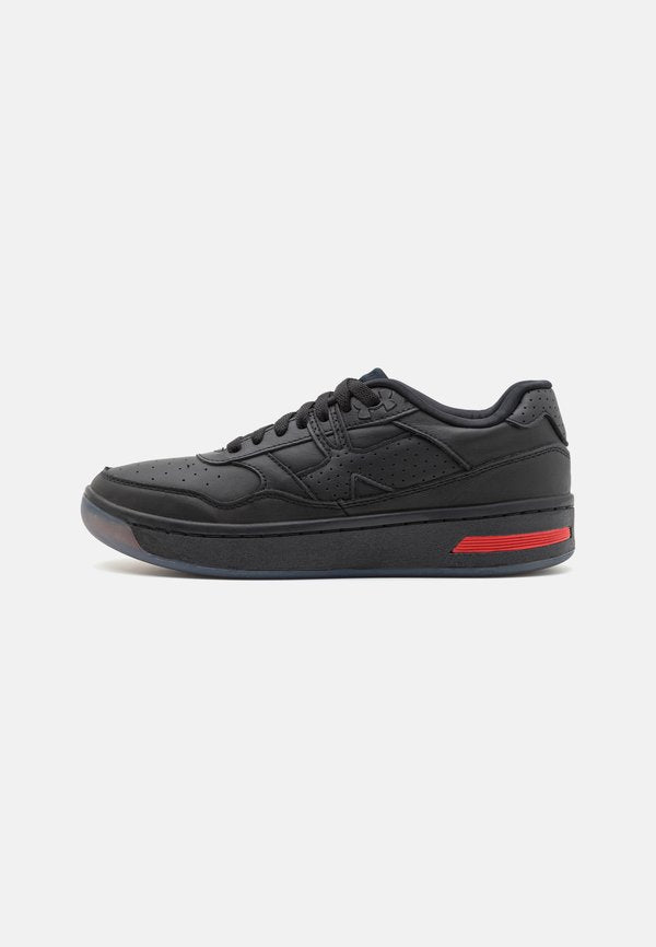 Under Armour COURT 96