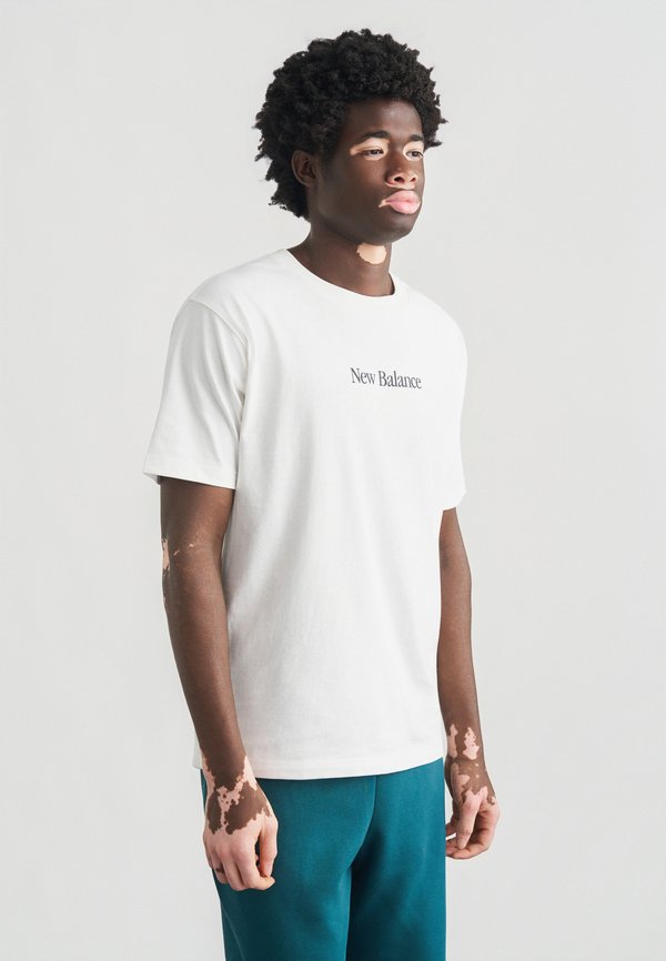 New Balance COLLAGE - Print T-shirt - sea salt