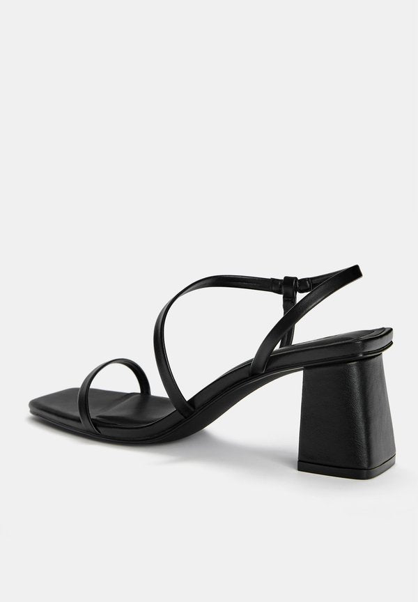 PULL&BEAR STRAPPY