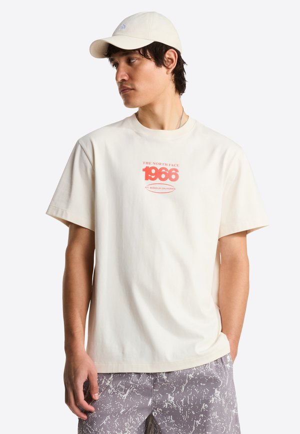 The North Face TRACK RELAXED SHORT SLEEVE TEE-GRAPHIC