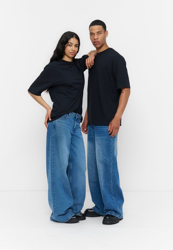 YOURTURN by Zalando BIG SCRIPT LOGO OVERSIZED FIT