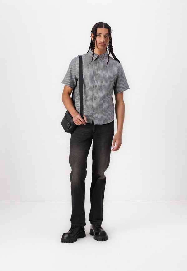 Weekday KLEAN REGULAR