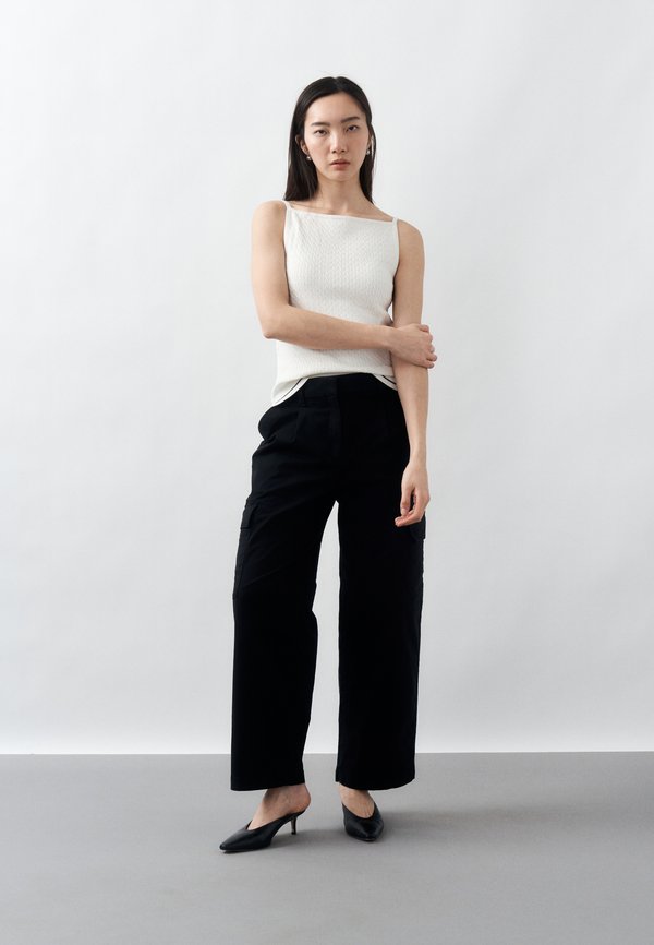 Calvin Klein Jeans  EWAIST