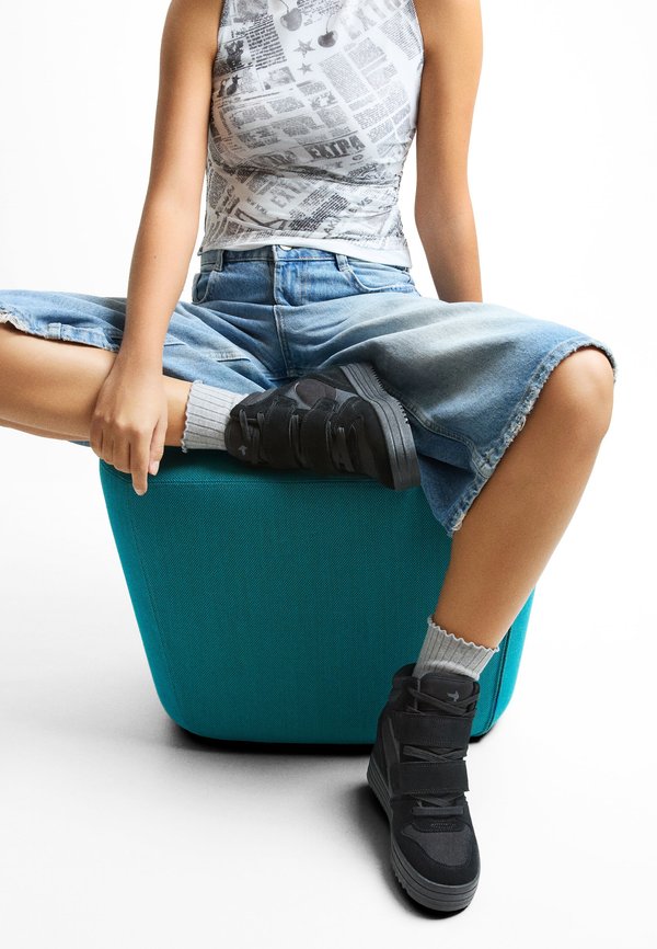 Bershka INNER - High-top trainers - black