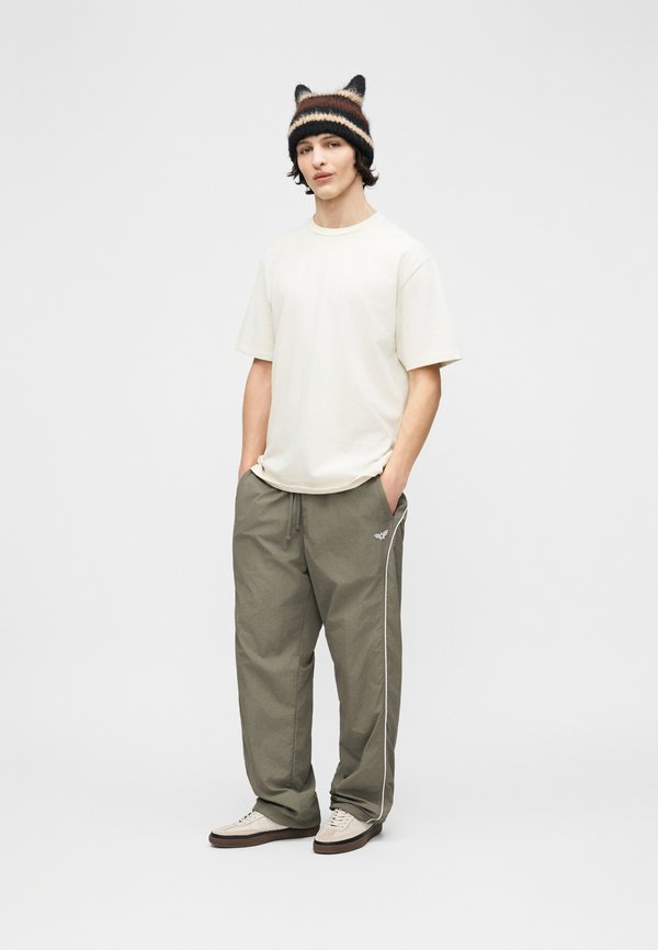 Hollister Co. BAGGY TRACK PANT
