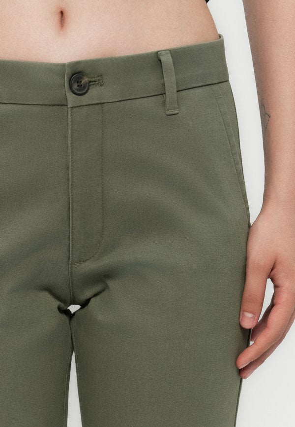 DOCKERS WEEKEND CHINO SLIM ANKLE