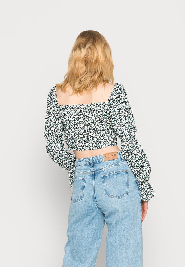 Glamorous FITTED STRAIGHT NECK CROP TOP WITH DOUBLE PUFF SLEEVES