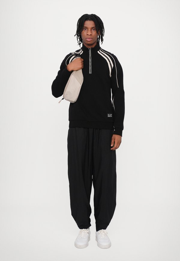 EA7 Emporio Armani TRAIN LOGO UNISEX