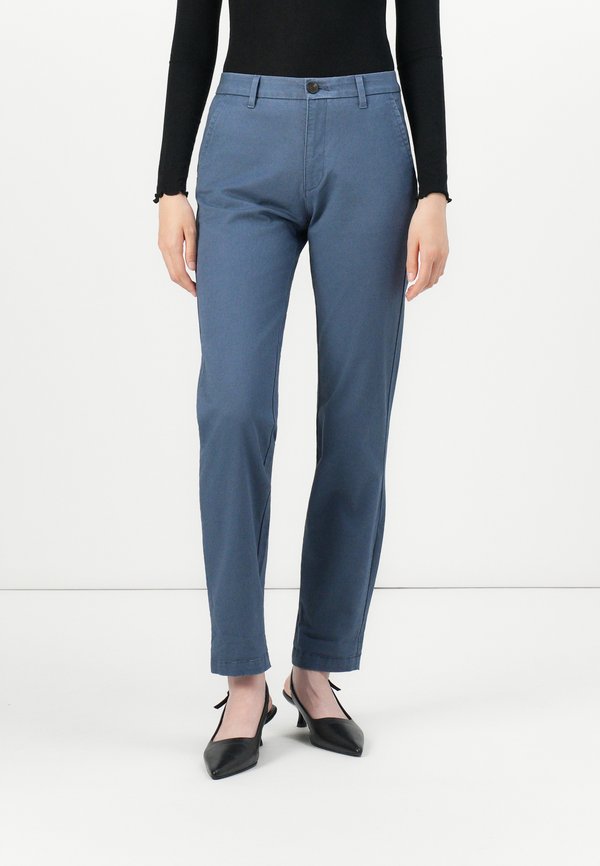DOCKERS WEEKEND CHINO SLIM ANKLE