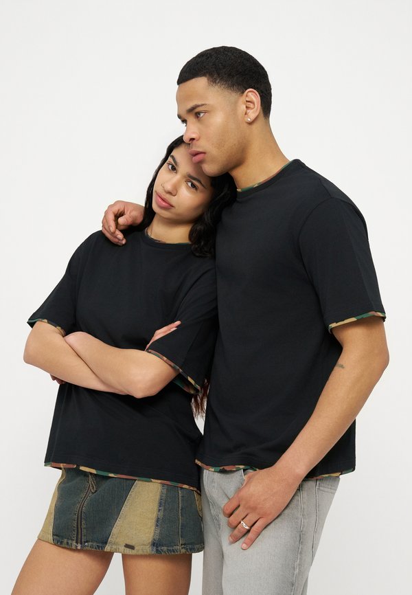 YOURTURN by Zalando BOXY FIT CAMOUFLAGE DOUBLE SLEEVE