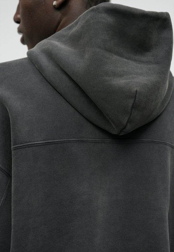 Abercrombie & Fitch ESSENTIAL