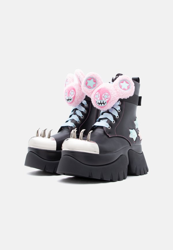 Koi Footwear JAZMIN BEAN X FRUNKROCKER SIDEKICK PLATFORM BOOTS