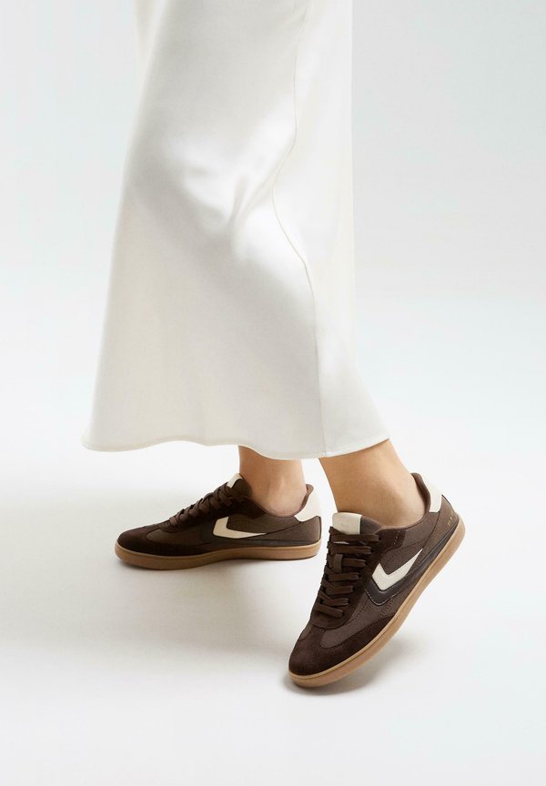 Bershka Trainers - brown