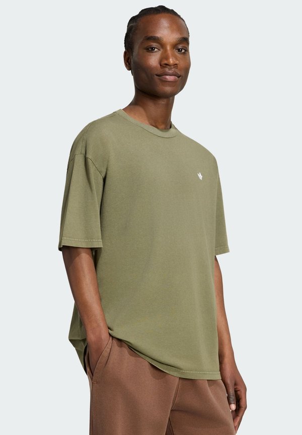 adidas Originals ADIDAS ORIGINALS TREFOIL ESSENTIALS WASHED LOOSE DROPPED SHOULDER TEE - Basic T-shirt - olive strata