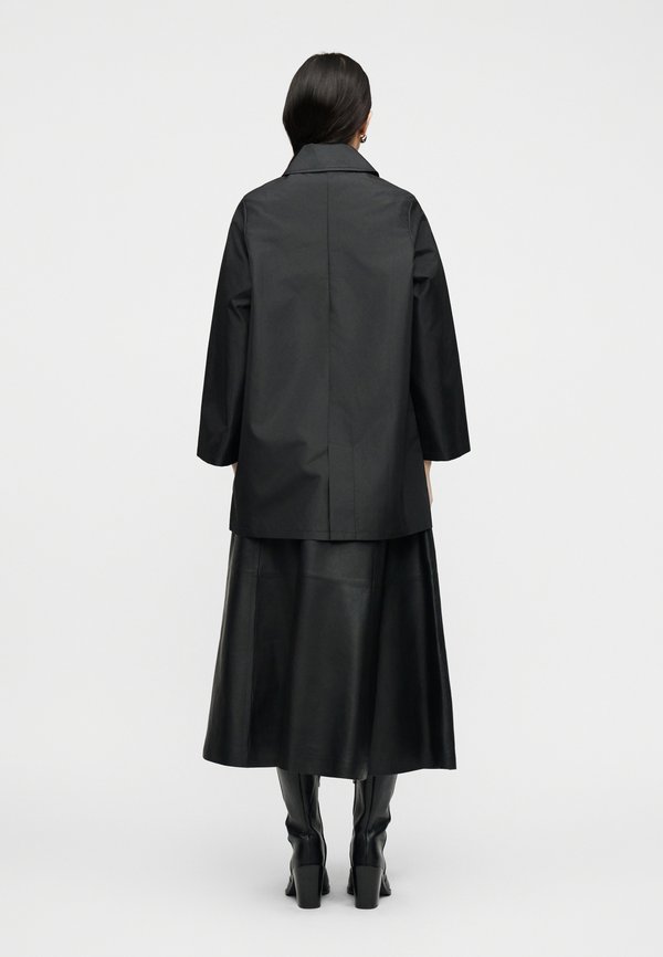 STUDIO ID SHORT RAIN