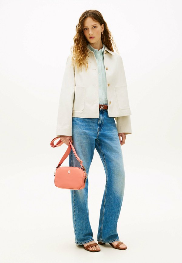 Tommy Hilfiger POPETTE - Cross body bag - coral clay