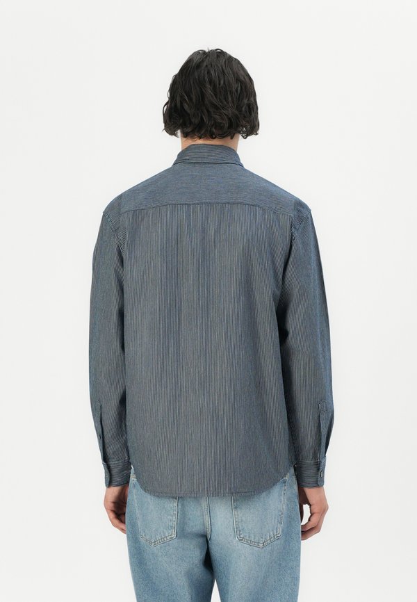 Abercrombie & Fitch CROPPED CURVED HEM