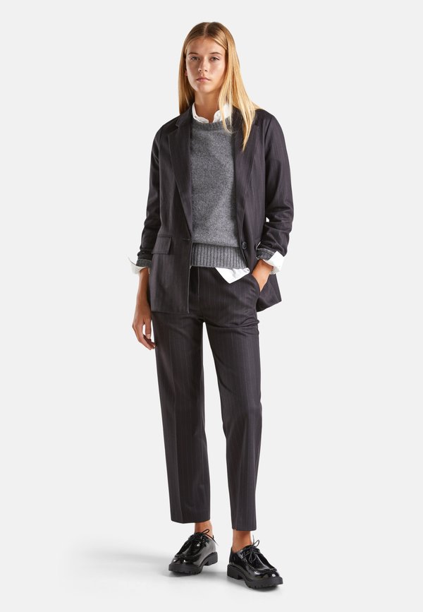 United Colors of Benetton WELT POCKETS WITH FLAP SINGLE BREASTED FASTENED WITH ONE BUTTON