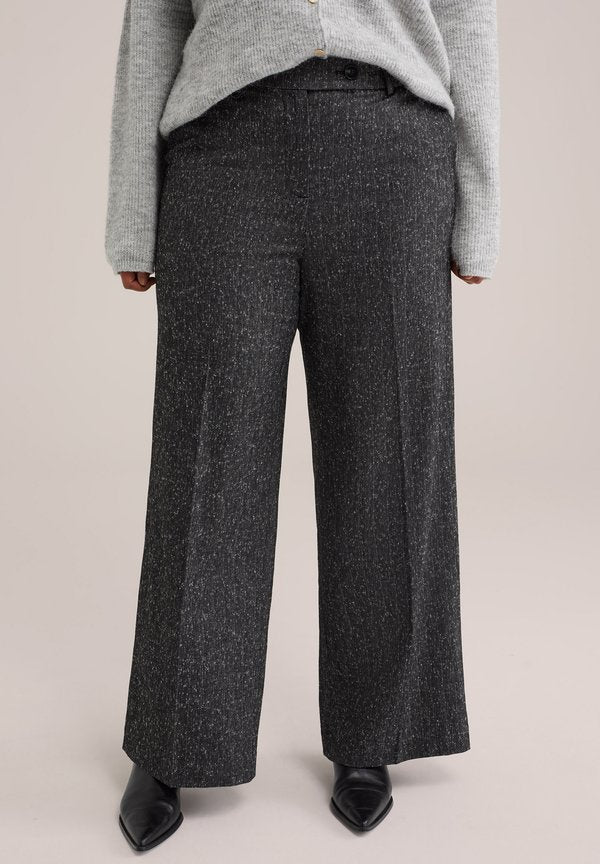 WE Fashion CURVE