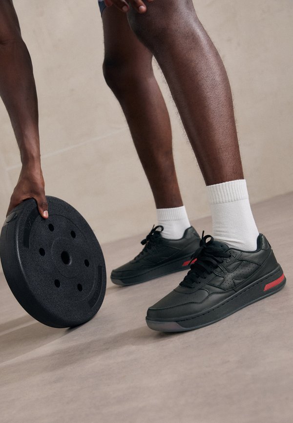Under Armour COURT 96