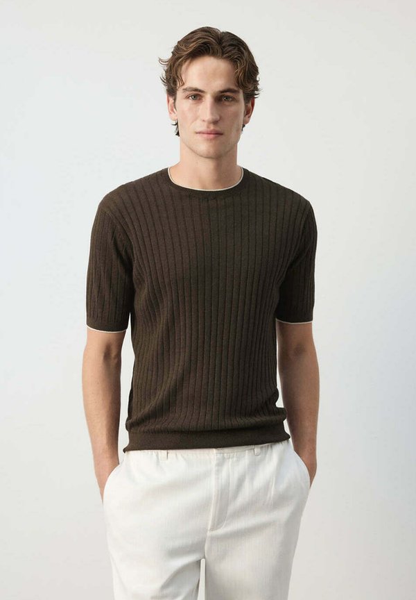 Mango ADULT - Basic T-shirt - dark brown