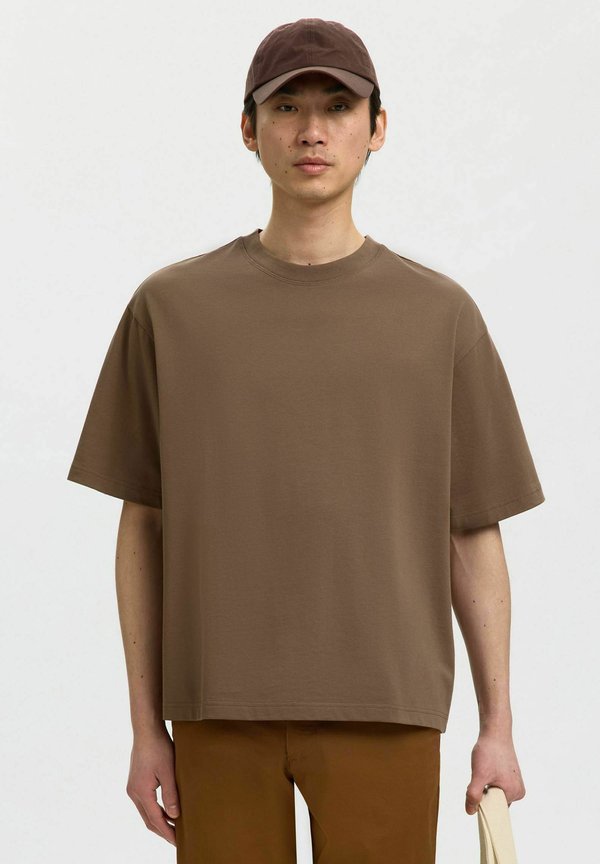 Selected Crew neck 100% cotton