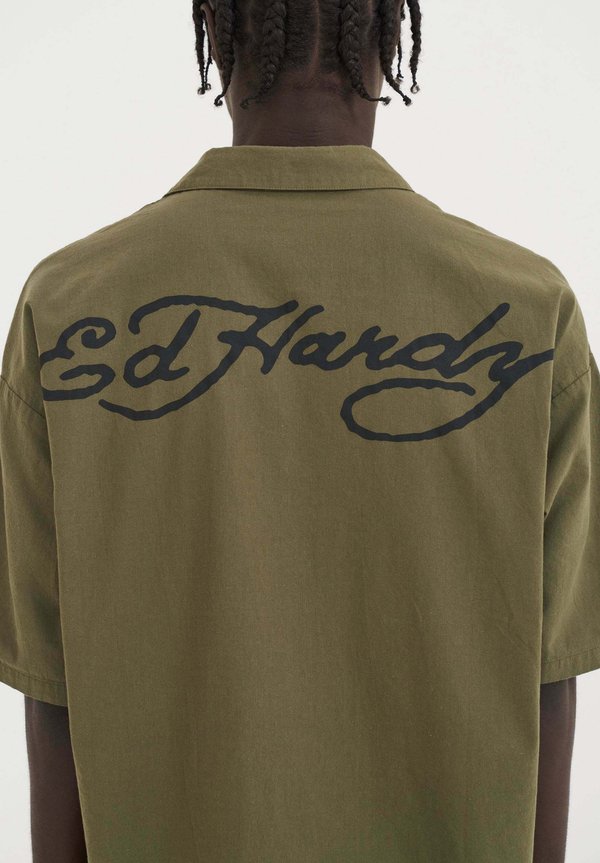 Ed Hardy OFFSET DRAGON CAMP SHORT SLEEVE