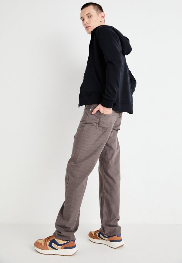 Weekday SPACE RELAXED STRAIGHT