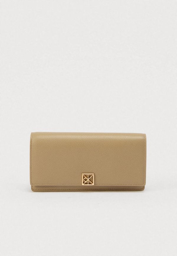 Calvin Klein EMBLEM PEBBLE LONG BIFOLD - Wallet - desert taupe