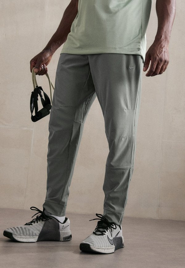 Nike Performance UNLIMITED - Tracksuit bottoms - smoke grey/black/reflective silver