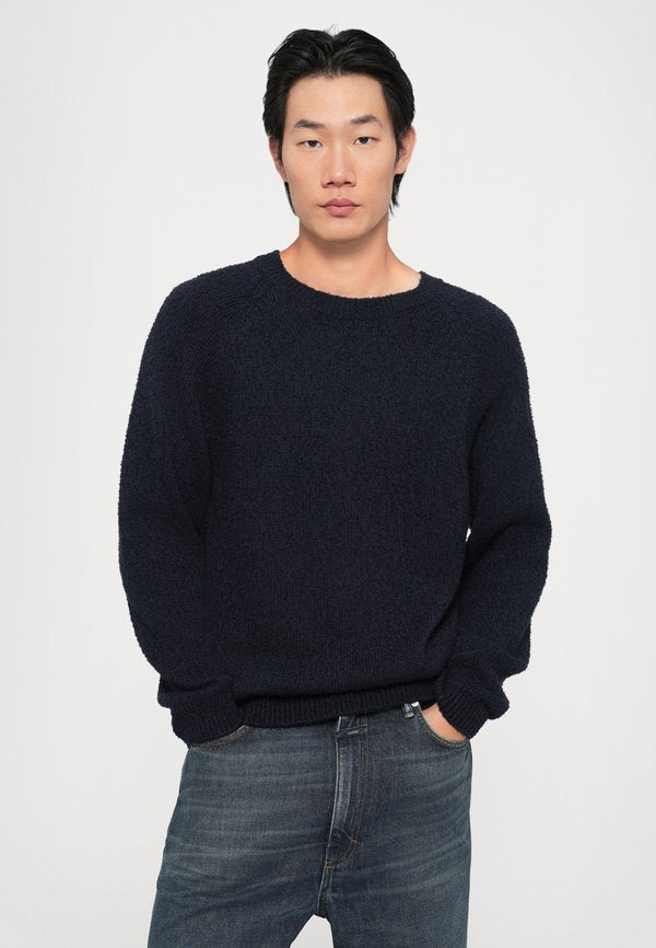CLOSED CREW NECK