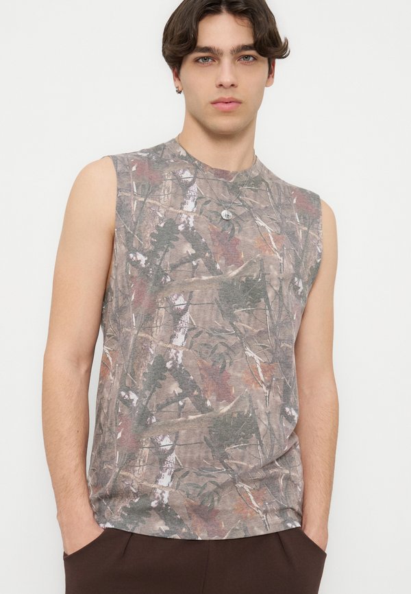 YOURTURN by Zalando REGULAR FIT CAMO TANK