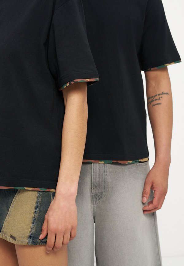 YOURTURN by Zalando BOXY FIT CAMOUFLAGE DOUBLE SLEEVE