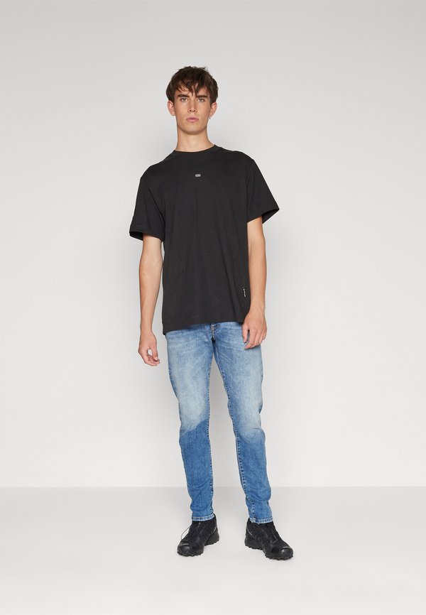 Diesel 2019 D-STRUKT
