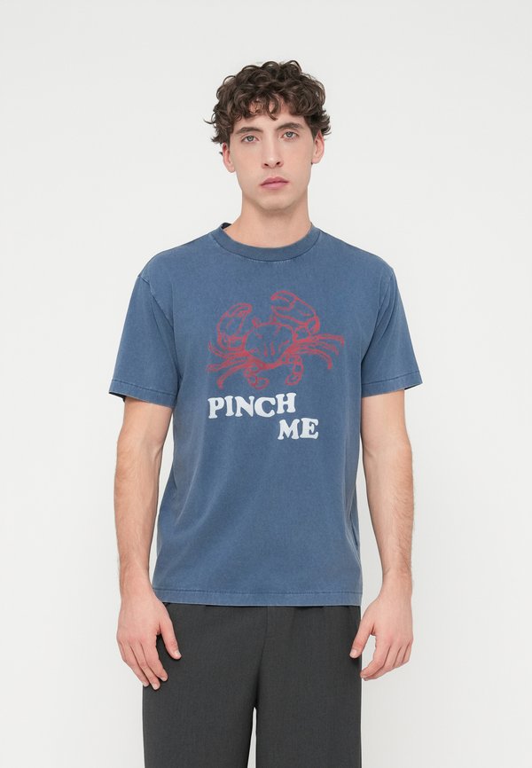 Hollister Co. TREND DROP TEE