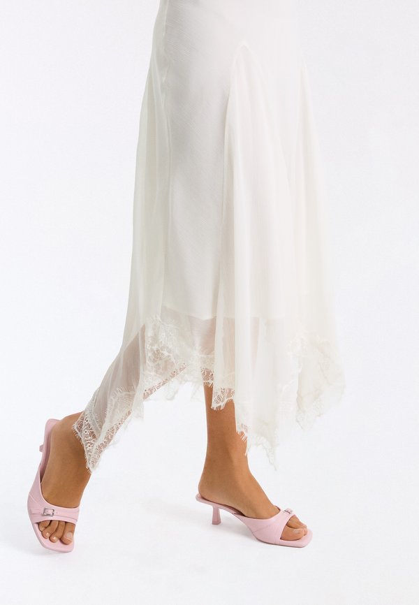 Bershka KITTEN HEELED MULE - SANDALS - Heeled mules - pink