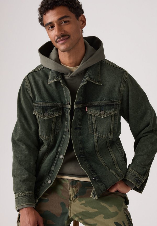 Levi's® RELAXED FIT TRUCKER