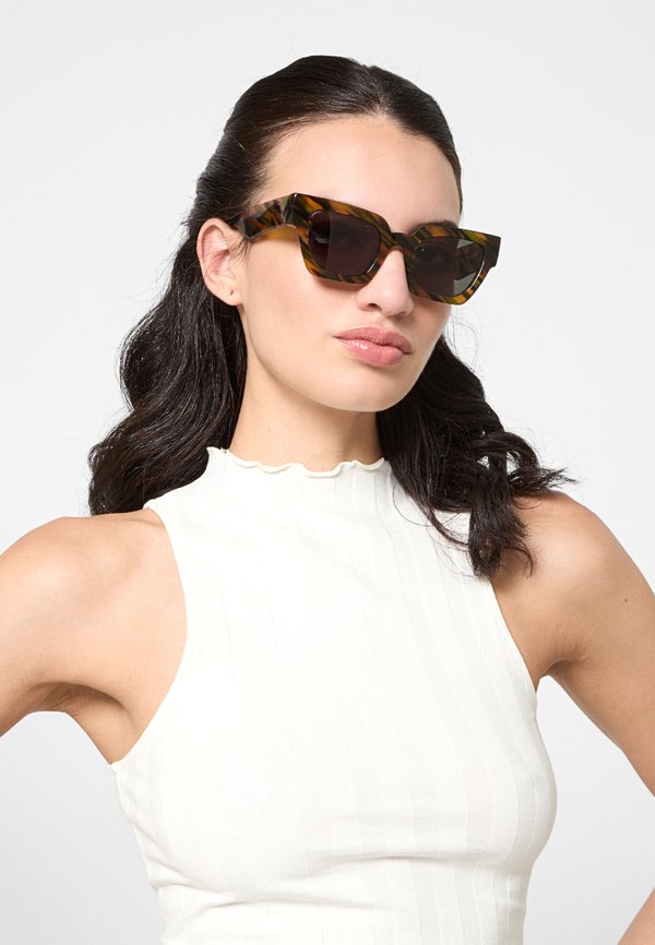 MR.BOHO JUNGLE FRELARD WITH CLASSICAL LENSES