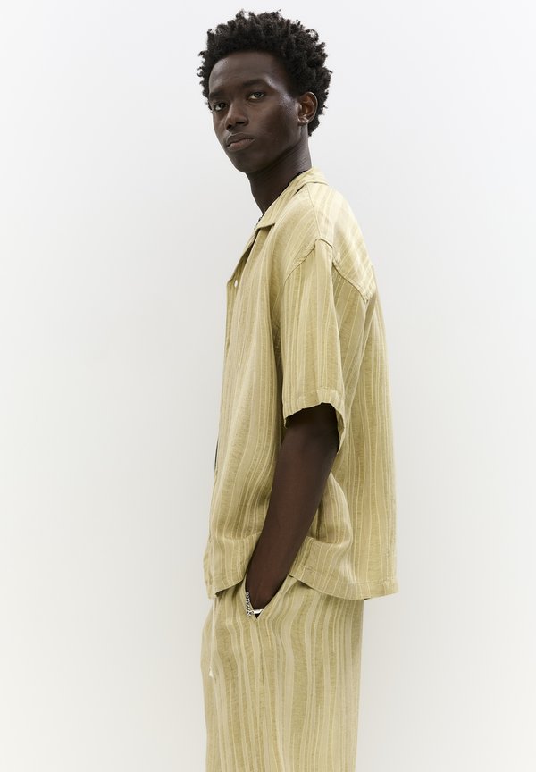 PULL&BEAR STRIPED SHORT SLEEVE