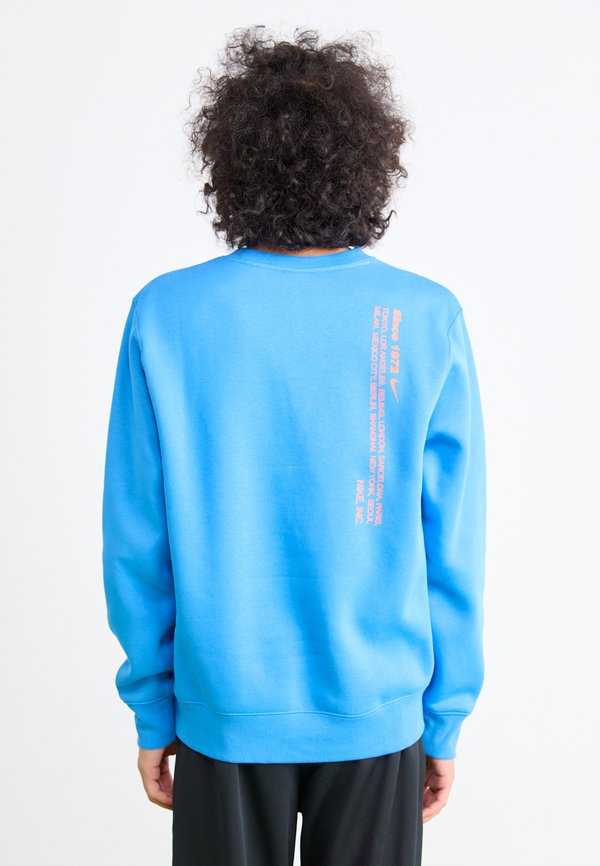 Nike Sportswear CLUB CREW SPORT - Sweatshirt - lightt photo blue/total orange