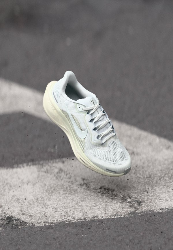 Nike Performance PEGASUS 41 - Road running shoes - white/chalk/sea glass/pure platinum-coloured/pencil point
