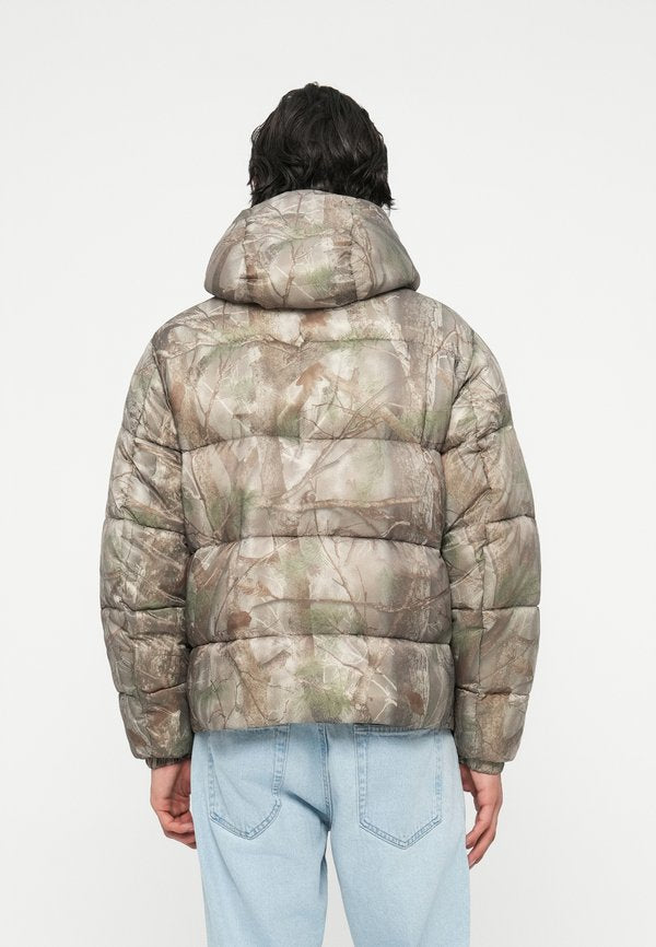 Abercrombie & Fitch AIRCLOUD HOODED PUFFER CAMO